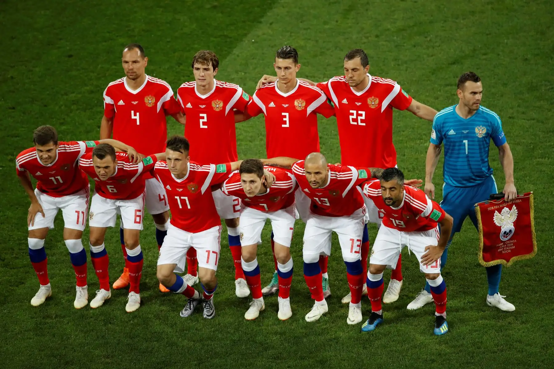 Los jugadores de Rusia posan antes del partido de cuartos de final de la Copa Mundial Rusia 2018 entre Rusia y Croacia en el estadio Fisht de Sochi.Foto:AFP