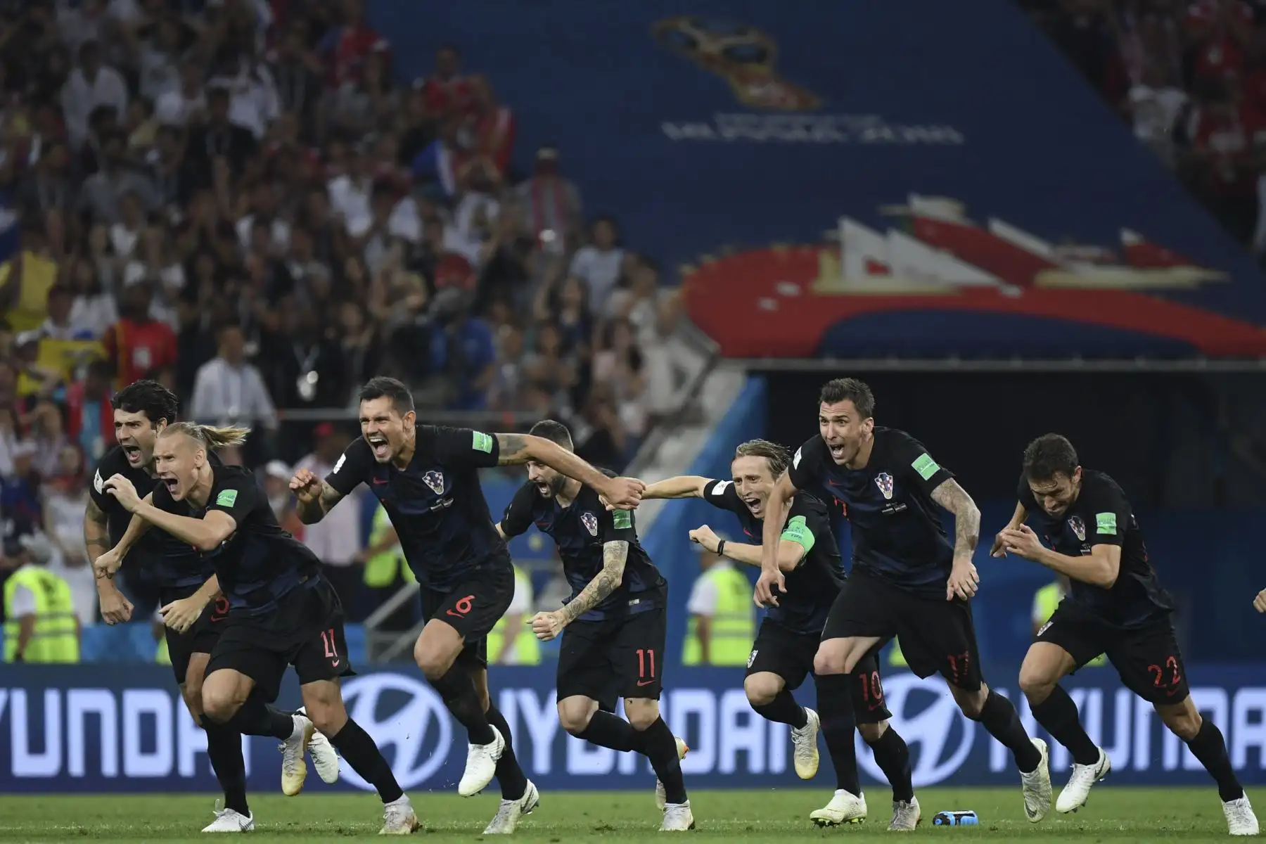 Los jugadores de Croacia celebran ganar la tanda de penales durante el partido de cuartos de final de la Copa del Mundo Rusia 2018.Foto:AFP