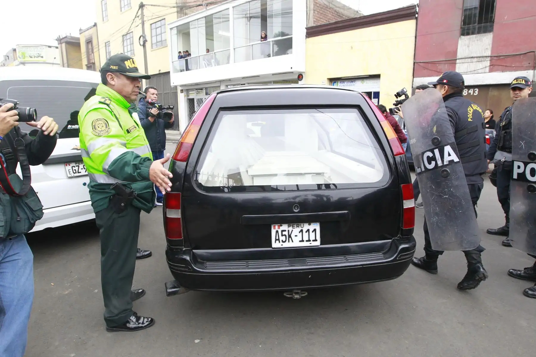 Feretro de Juana Mendoza sale de  la Morgue de Lima  rumbo a Cajamarca . Foto: ANDINA/Eddy Ramos