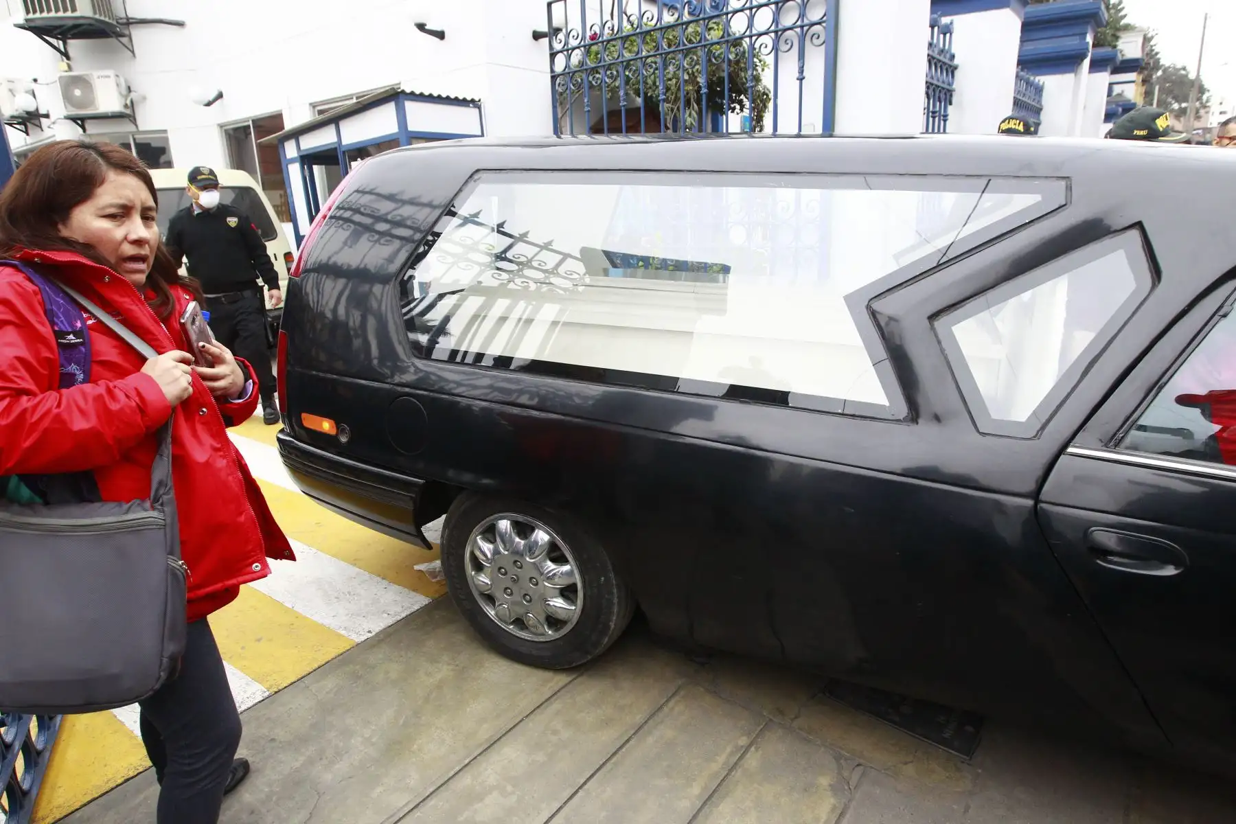 Feretro de Juana Mendoza sale de  la Morgue de Lima  rumbo a Cajamarca . Foto: ANDINA/Eddy Ramos