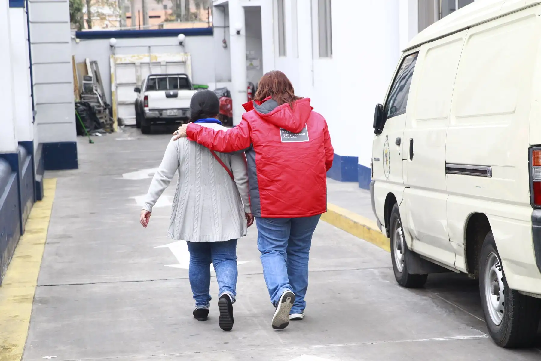 Familiares de Juana Mendoza salen de  la Morgue de Lima  . Foto: ANDINA/Eddy Ramos