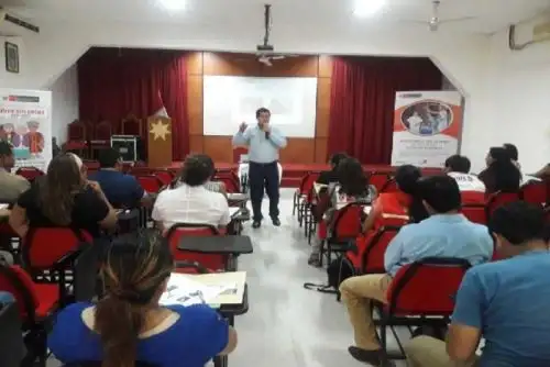 Participan en estas capacitaciones los alcaldes y funcionarios municipales, gobernadores regionales, jueces de paz, representantes de centros de salud y de redes asistenciales del Minsa y del SIS.