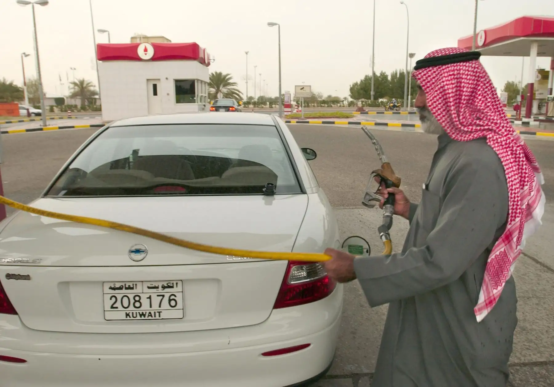 3.Kuwait. Otro gran productor de petróleo muestra un precio muy bajo de la gasolina. En promedio, el galón se vende en US$ 1.33, el tercer precio más bajo en el mundo.Foto:AFP