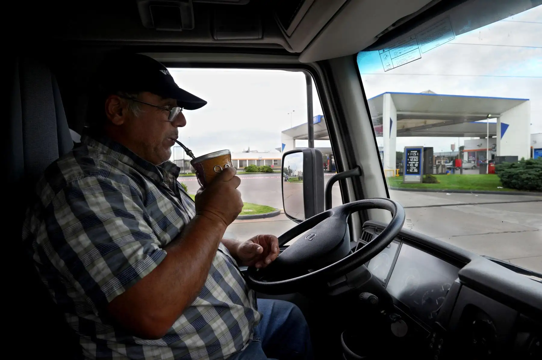 7.Argentina es el país que vende la gasolina más cara en Sudamérica: US$ 5.22 es el precio promedio del galón.Foto:AFP