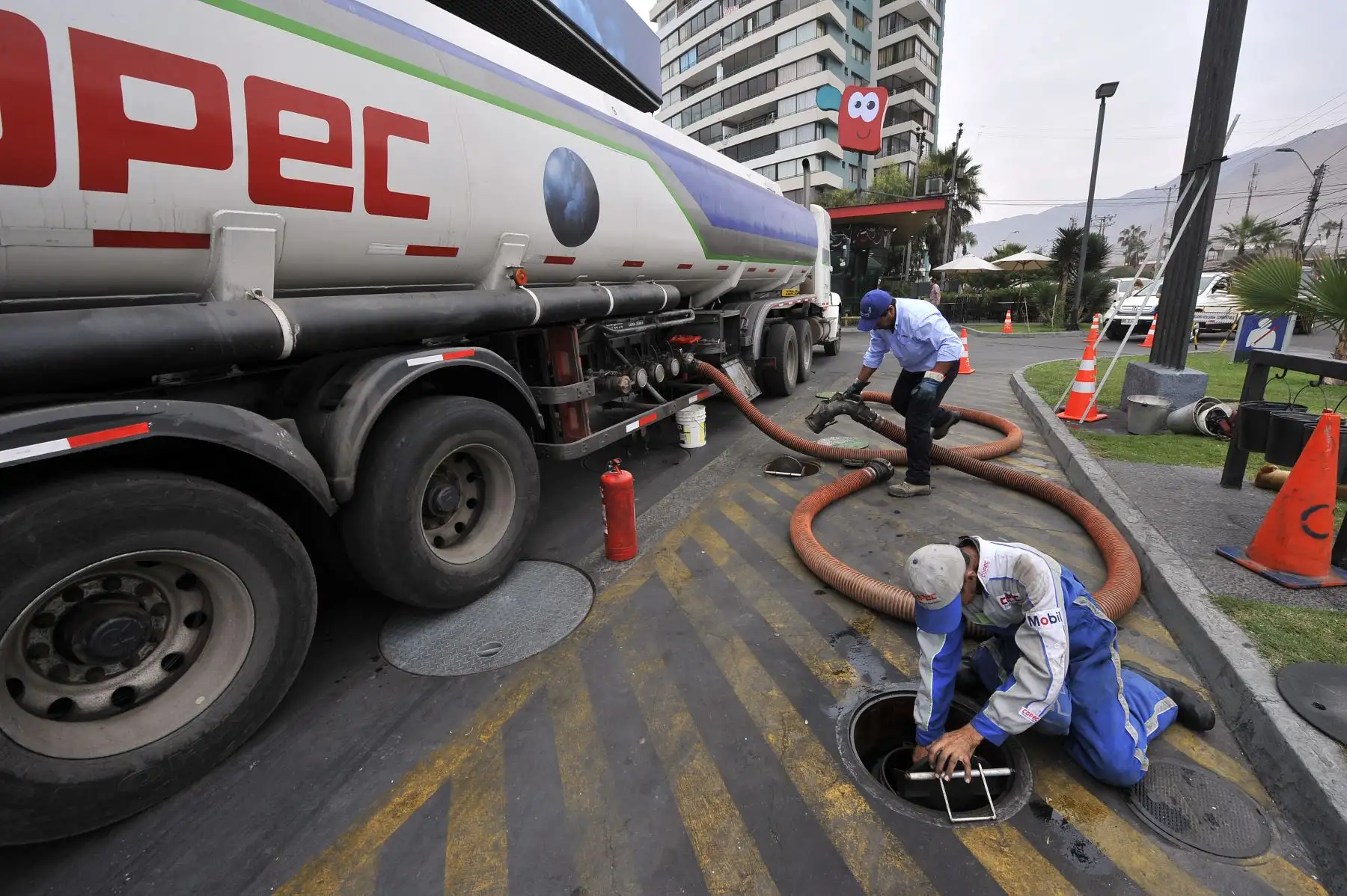 8.Chile es el segundo país que vende la gasolina más cara en Sudamérica: US$ 5.02 es el precio del galón en promedio.Foto:AFP