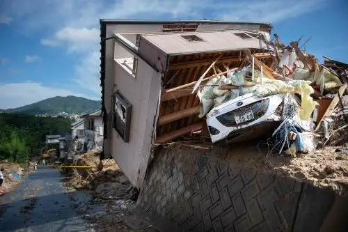 Casa dañada por inundaciones en Kumano, prefectura de Hiroshima Foto: AFP