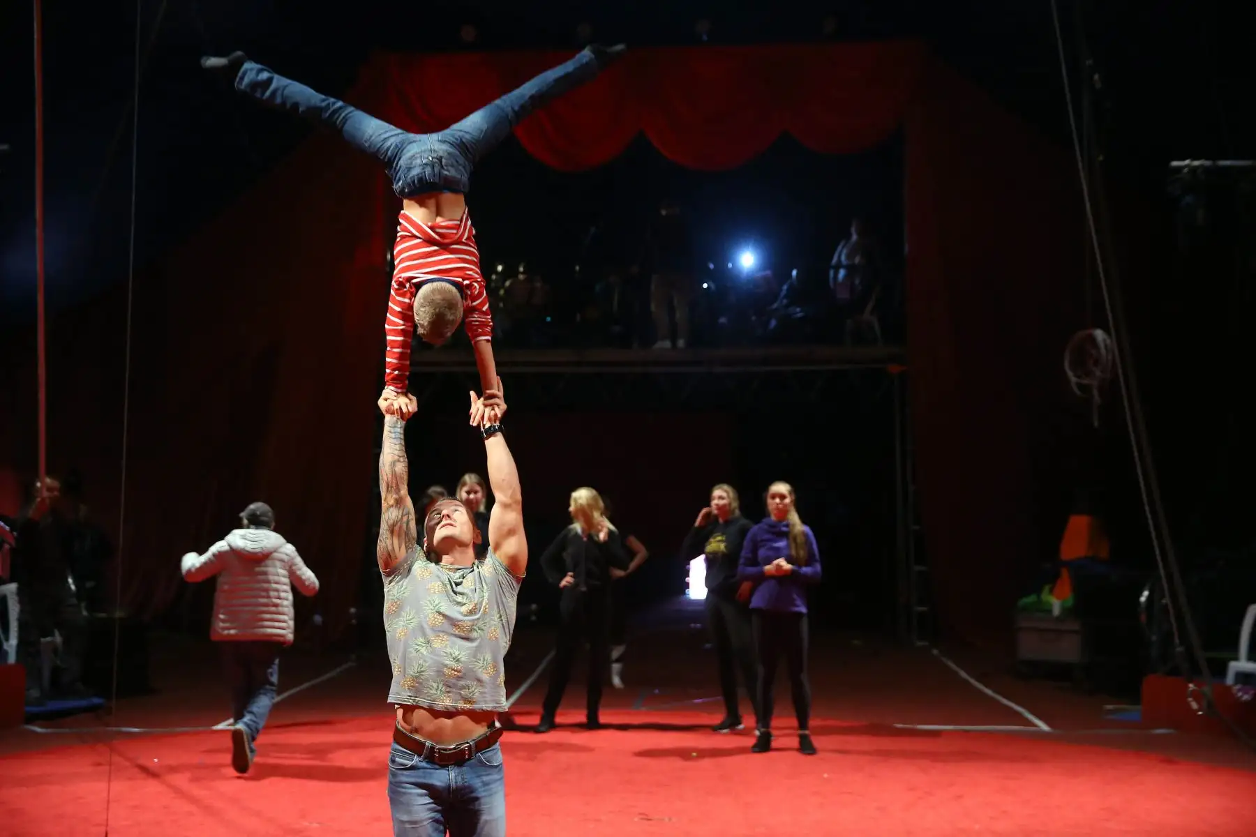 Integrantes del Circo Ruso de Moscú, se preparan para su debut en Lima. Foto: ANDINA/Luis Iparraguirre
