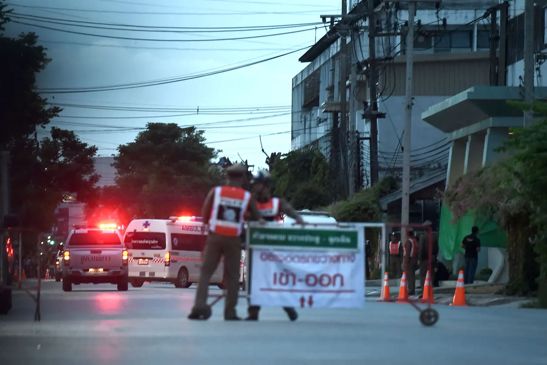 Una ambulancia que transporta a presuntos miembros del equipo de fútbol infantil se acerca al hospital en la ciudad de Chiang Rai, al norte de Tailandia, el 10 de julio de 2018, luego de ser rescatada en la cueva de Tham Luang.
Los 12 niños y su entrenador que quedaron atrapados en una cueva.AFP