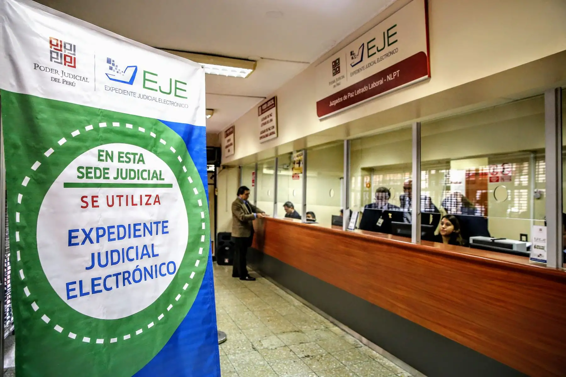 El presidente del Poder Judicial, Duberlí Rodríguez, implementó el Expediente Judicial Electrónico en juzgados laborales. Foto: ANDINA/Luis Iparraguirre