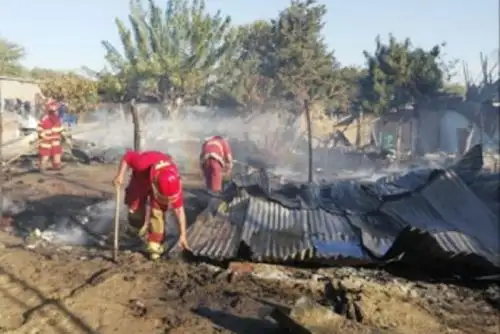 Un incendio urbano que se registró en la víspera en el AA.HH Pampas de Castilla, en el distrito de Castilla, provincia y región Piura, dejó 22 damnificado al colapsar 6 rústicas viviendas, informó el Instituto Nacional de Defensa Civil (Indeci).