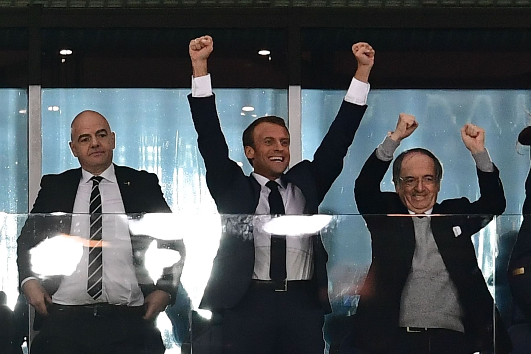 El presidente francés Emmanuel Macron celebra el gol de Umtiti Foto: AFP