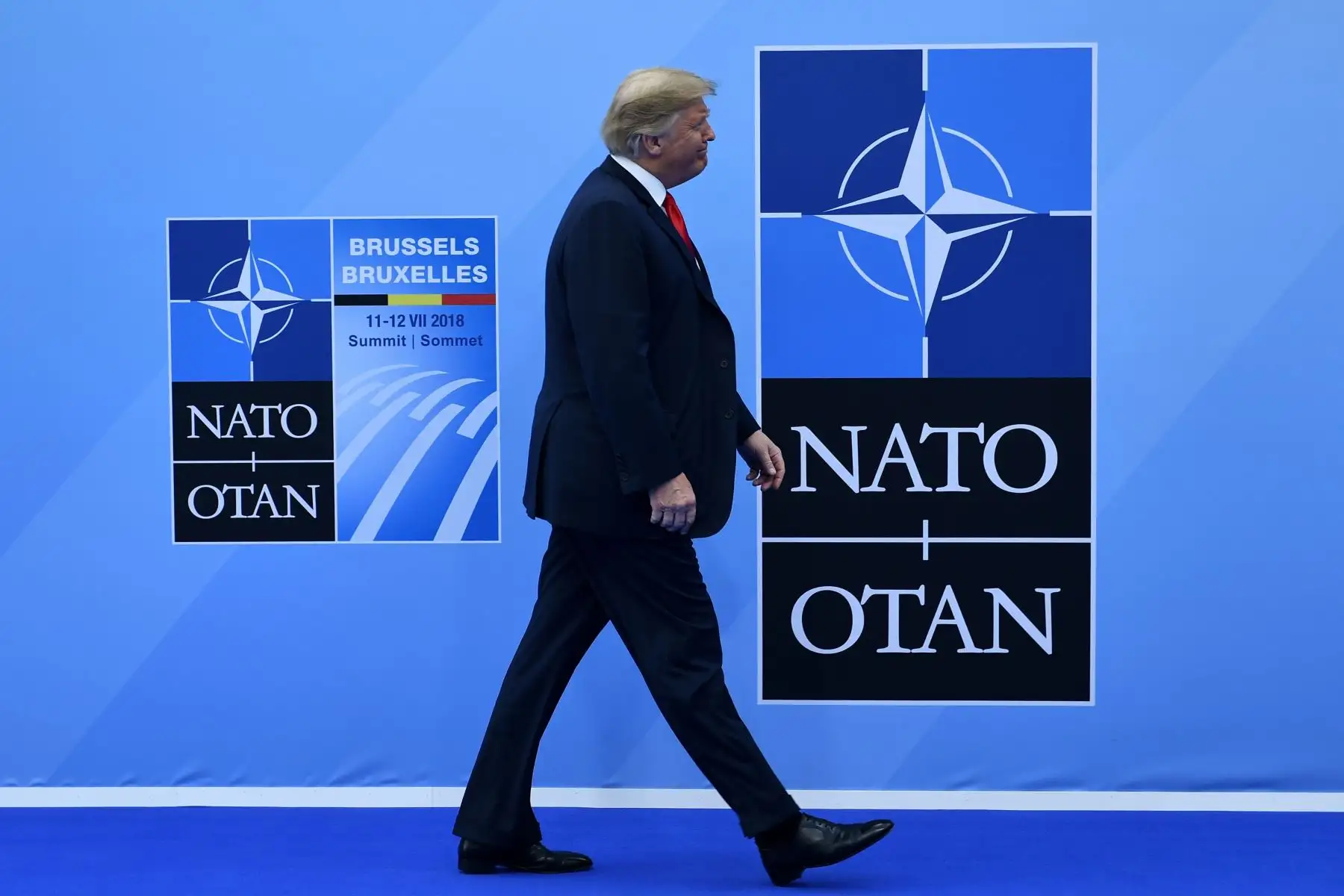 El presidente de EE. UU., Donald Trump, llega a la cumbre de la OTAN Foto: AFP