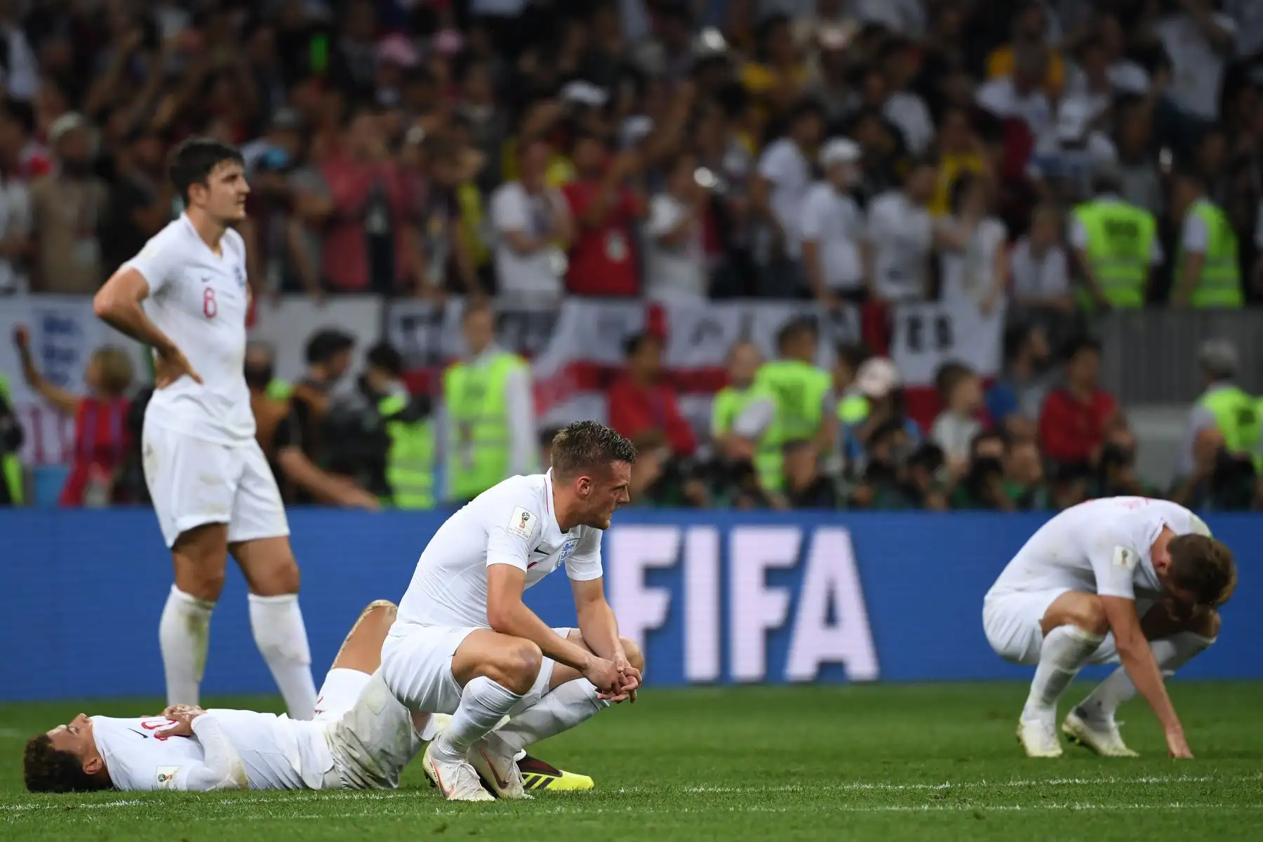 Los jugadores de Inglaterra reaccionan después de su derrota en el partido de semifinales de la Copa Mundial Rusia 2018 entre Croacia e Inglaterra en el Estadio Luzhniki en Moscú el 11 de julio de 2018. AFP