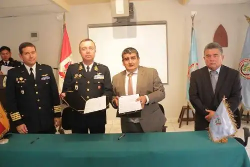 Un convenio marco de cooperación interinstitucional suscribieron los titulares del Gobierno Regional de Lambayeque y de la Fuerza Aérea del Perú (FAP), con el propósito de facilitar próximamente, a través de convenio específico, la transferencia de 5,115 hectáreas en favor del Terminal Portuario Regional.