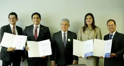 Los gobernadores regionales de La Libertad, Luis Valdez Farías; de Áncash, Luis Gamarra Alor; y de Huánuco, Rubén Alva Ochoa, suscribieron una histórica acta de acuerdo de límite territorial a nivel técnico, en presencia del presidente del Consejo de Ministros, César Villanueva, durante el octavo Gore-Ejecutivo.