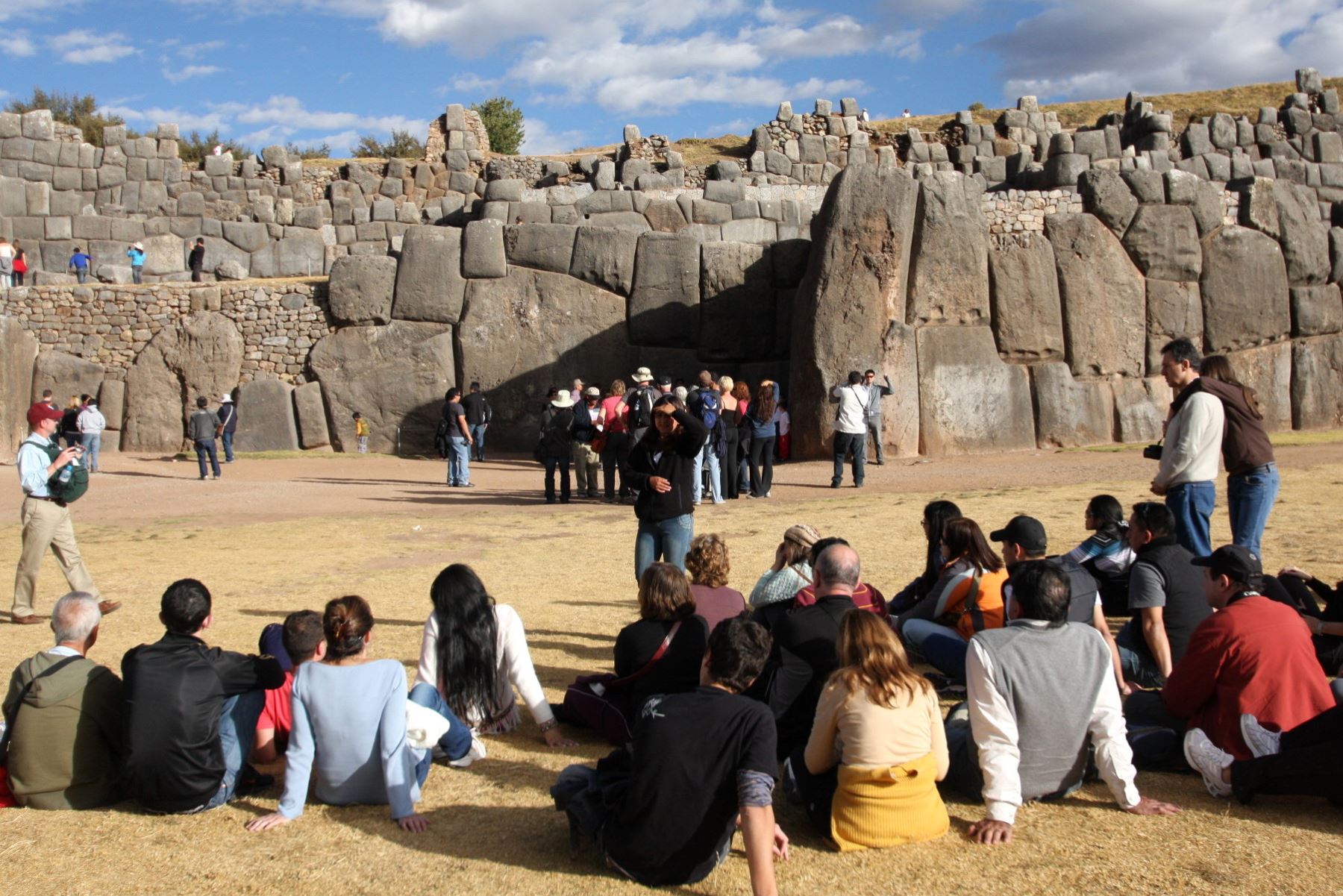 A primera vista el Parque Arqueológico Sacsayhuamán impresiona al turista que llega a este sitio arqueológico atraído por las historias que se cuentan de este monumento Inca. Foto: ANDINA/Percy Hurtado