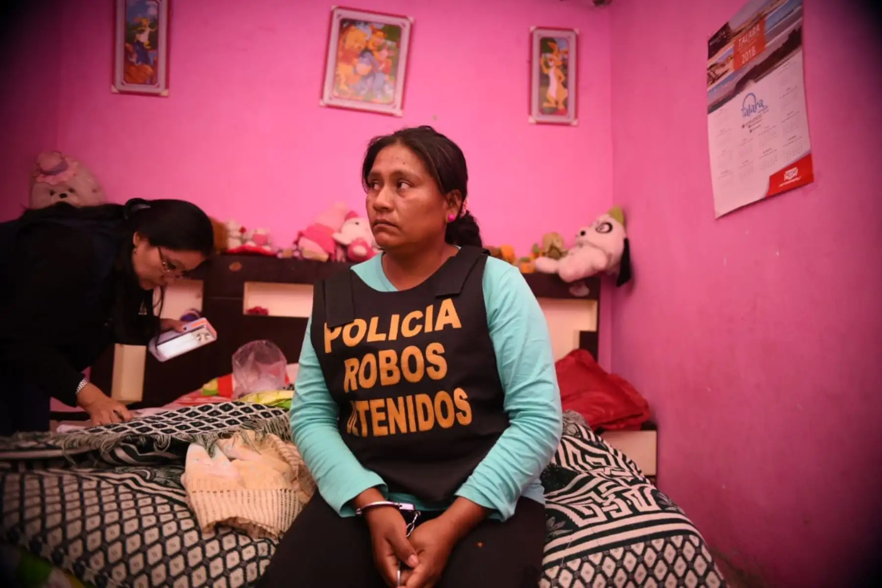 La Policía Nacional del Perú (PNP) y el Ministerio Público capturaron esta madrugada, en la región de Piura, a 19 personas sindicadas como integrantes de la organización criminal Los Paisas de Talara, dedicada al hurto y robo agravado de petróleo en crudo que era sustraído de los oleoductos de PetroPerú y de otras empresas privadas para ser procesado artesanalmente y vendido de manera ilícita. Foto: ANDINA/Mininter
