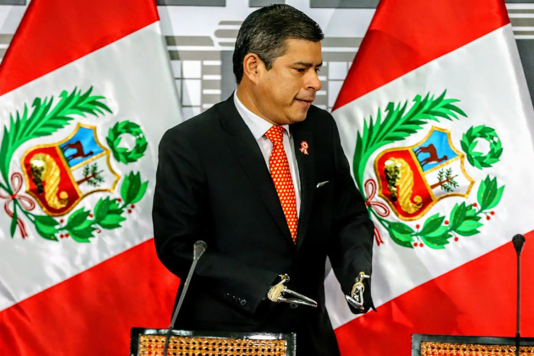 el presidente del Congreso, Luis Galarreta, en conferencia de prensa, acompañado de los titulares  de  las comisiones de Justicia, Alberto Oliva; de Fiscalización, Rolando Reátegui; y de la Subcomisión de Acusaciones Constitucionales, Milagros Takayama. Foto: ANDINA/Luis Iparraguirre