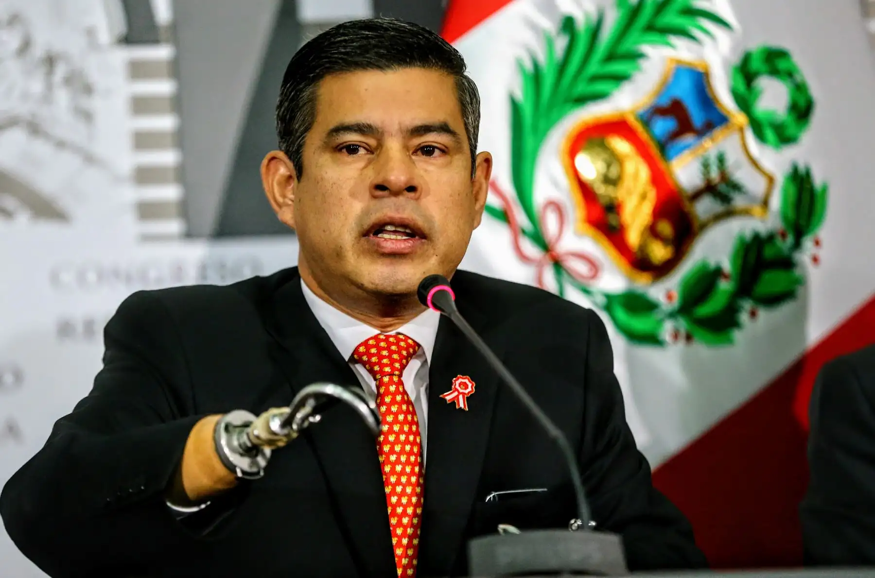 el presidente del Congreso, Luis Galarreta, en conferencia de prensa, acompañado de los titulares  de  las comisiones de Justicia, Alberto Oliva; de Fiscalización, Rolando Reátegui; y de la Subcomisión de Acusaciones Constitucionales, Milagros Takayama. Foto: ANDINA/Luis Iparraguirre
