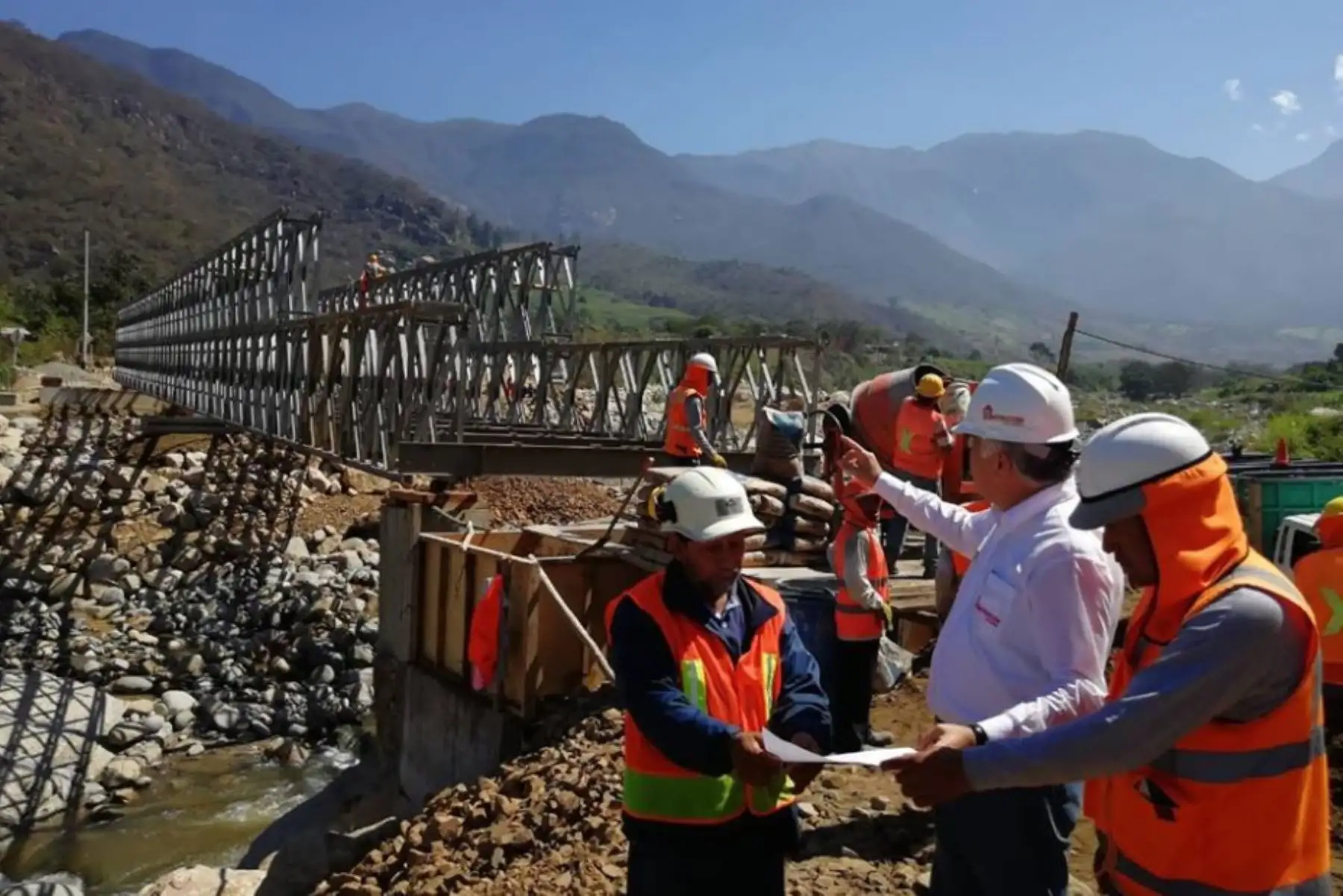 En nueve regiones del país afectadas por El Niño Costero se instalarán 86 puentes modulares con el objetivo de restablecer la conectividad entre sus poblaciones, anunció la Autoridad para la Reconstrucción con Cambios. A continuación, conozca en qué lugares se colocarán estas plataformas viales.