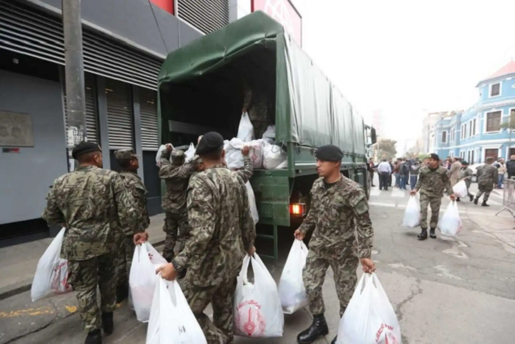 Ministerio de defensa, FF. AA. y medio de comunicación se unen para ayudar ante heladas