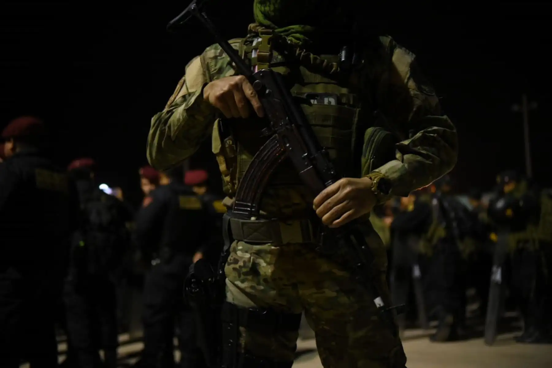 La Policía Nacional del Perú (PNP) y el Ministerio Público realizaron esta madrugada un megaoperativo en el cual fueron capturados 24 integrantes de Los Marcas de Chocano dedicados al marcaje, reglaje y robo agravado de clientes de entidades bancarias en la región de Lambayeque. Foto: ANDINA/Mininter