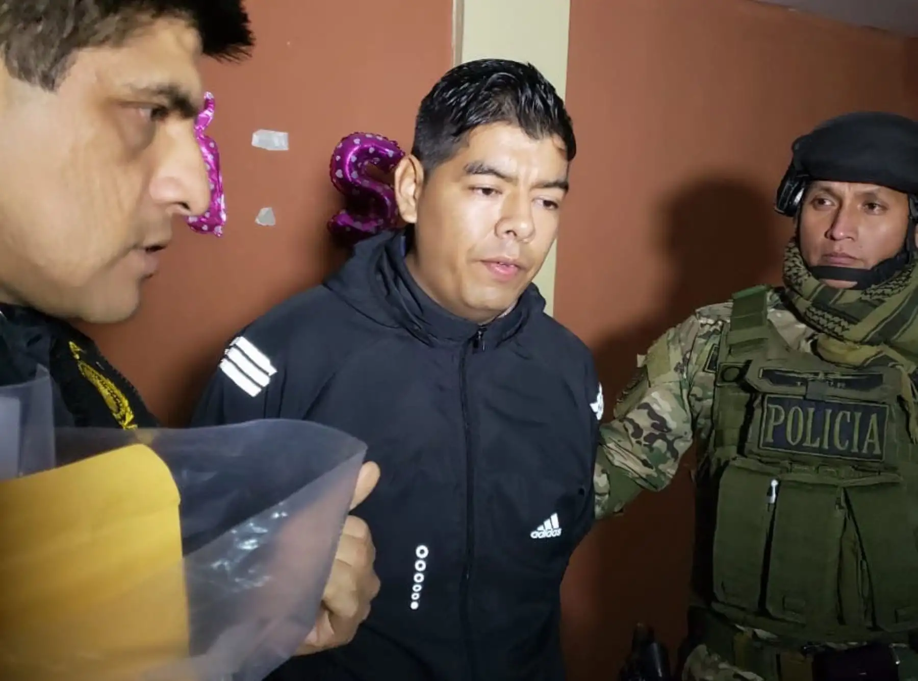 La Policía Nacional del Perú (PNP) y el Ministerio Público realizaron esta madrugada un megaoperativo en el cual fueron capturados 24 integrantes de Los Marcas de Chocano dedicados al marcaje, reglaje y robo agravado de clientes de entidades bancarias en la región de Lambayeque. Foto: ANDINA/Mininter