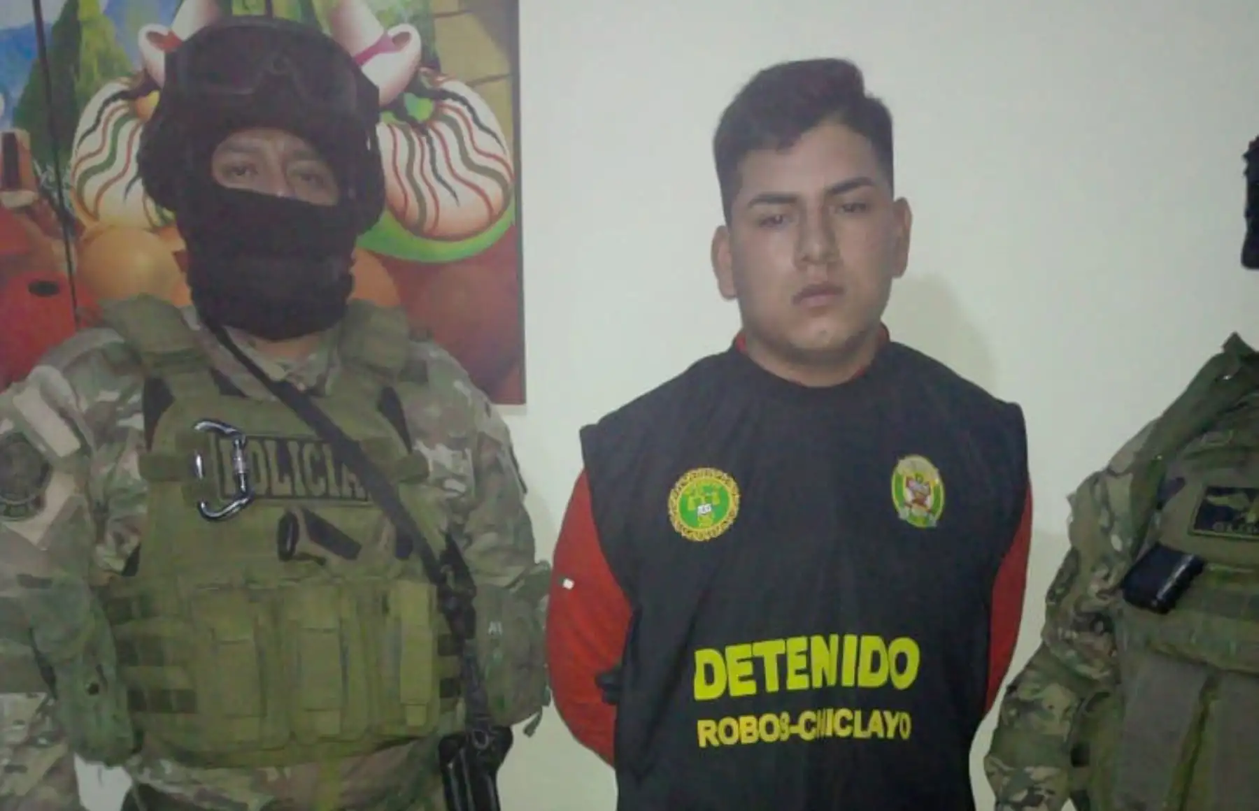 La Policía Nacional del Perú (PNP) y el Ministerio Público realizaron esta madrugada un megaoperativo en el cual fueron capturados 24 integrantes de Los Marcas de Chocano dedicados al marcaje, reglaje y robo agravado de clientes de entidades bancarias en la región de Lambayeque. Foto: ANDINA/Mininter