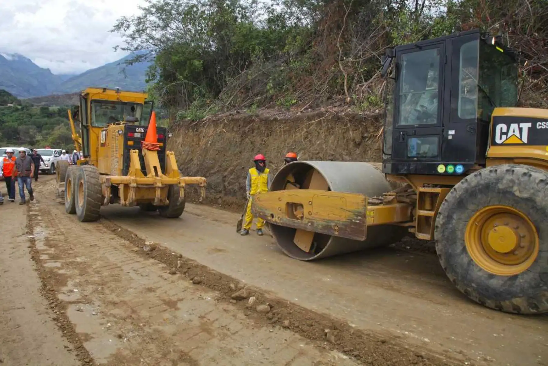 El ministro de Transportes y Comunicaciones, Edmer Trujillo, supervisa obras de infraestructura vial en Amazonas para coordinar acciones que refuercen la transitabilidad en la región, a la que el Ministerio de Transportes y Comunicaciones (MTC) ha transferido 171 millones de soles para la ejecución de proyectos viales.