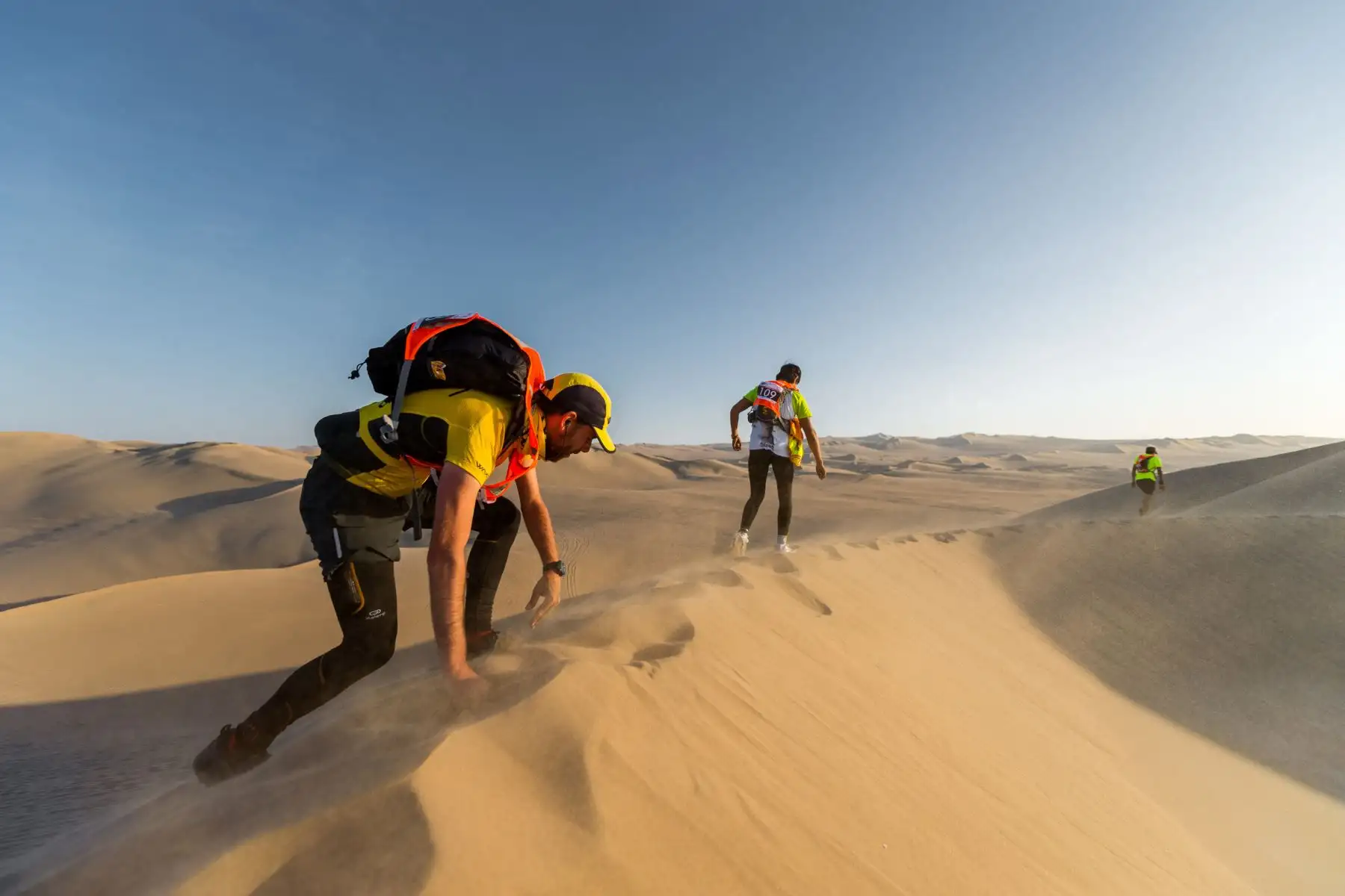 El espectacular desierto de Ica será por sexta vez el escenario de la maratón denominada Perú 8 mil Desert Challenge, carrera pedestre conocida también como "El Dakar a pie", que se realizará el 20 y 21 de julio próximo. Conozca más sobre esta gran competencia deportiva que pone al Perú nuevamente en los ojos del mundo. Foto: Peru 8 mil Desert Challenge. ANDINA/Difusión