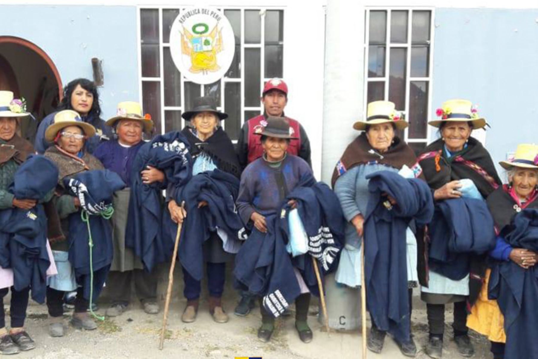 El Gobierno Regional de Lima, a través de la Oficina Regional de Defensa Civil, entregó ayuda humanitaria a la población afectada por las bajas temperaturas, en la provincia de Huarochirí, informó el Centro de Operaciones de Emergencia Nacional (COEN).