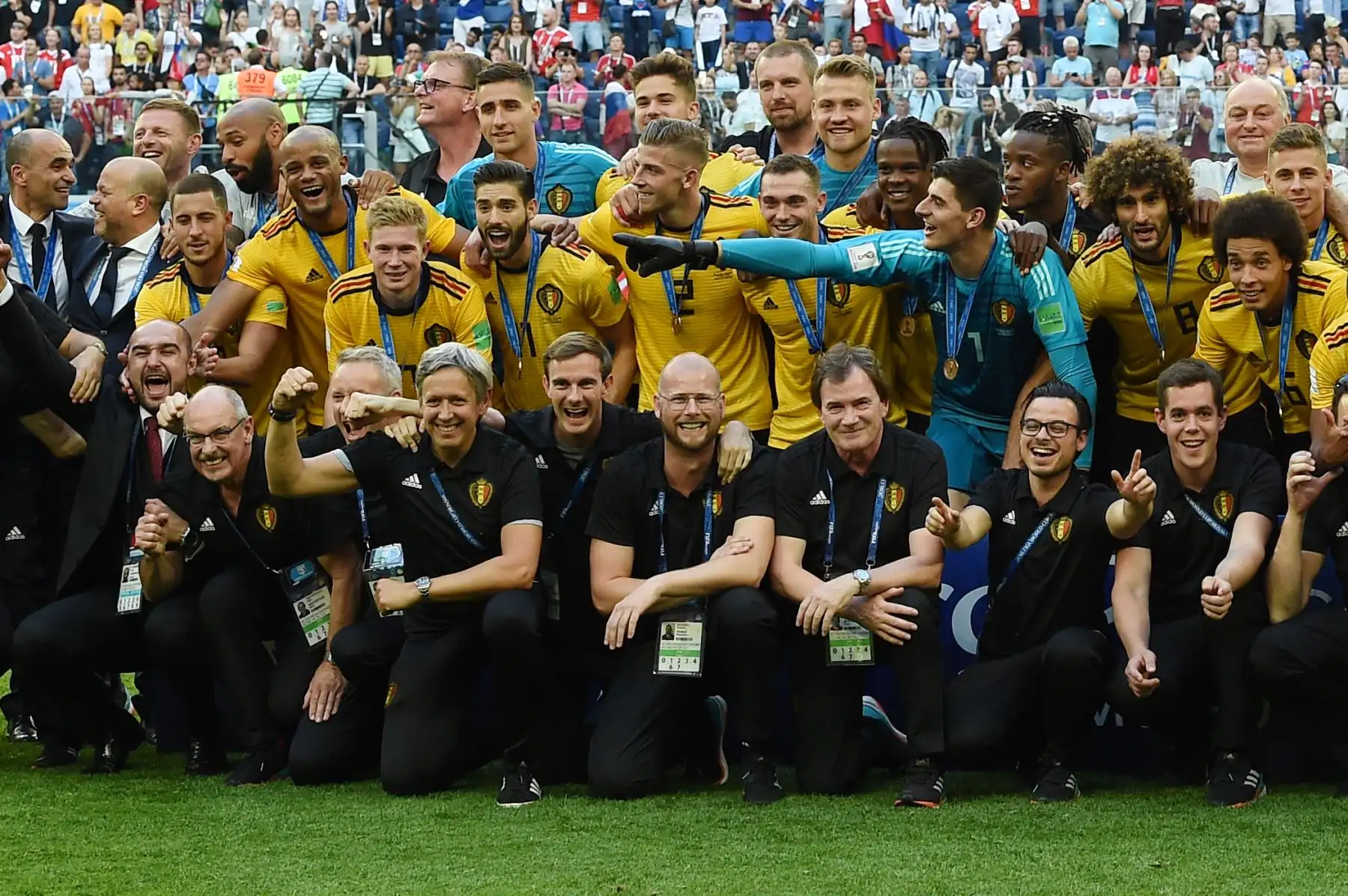 El equipo belga posa después de ganar su partido de la Copa Mundial 2018 Rusia por el partido de fútbol tercer lugar entre Bélgica e Inglaterra en el Estadio de San Petersburgo en San Petersburgo el 14 de julio de 2018. / AFP