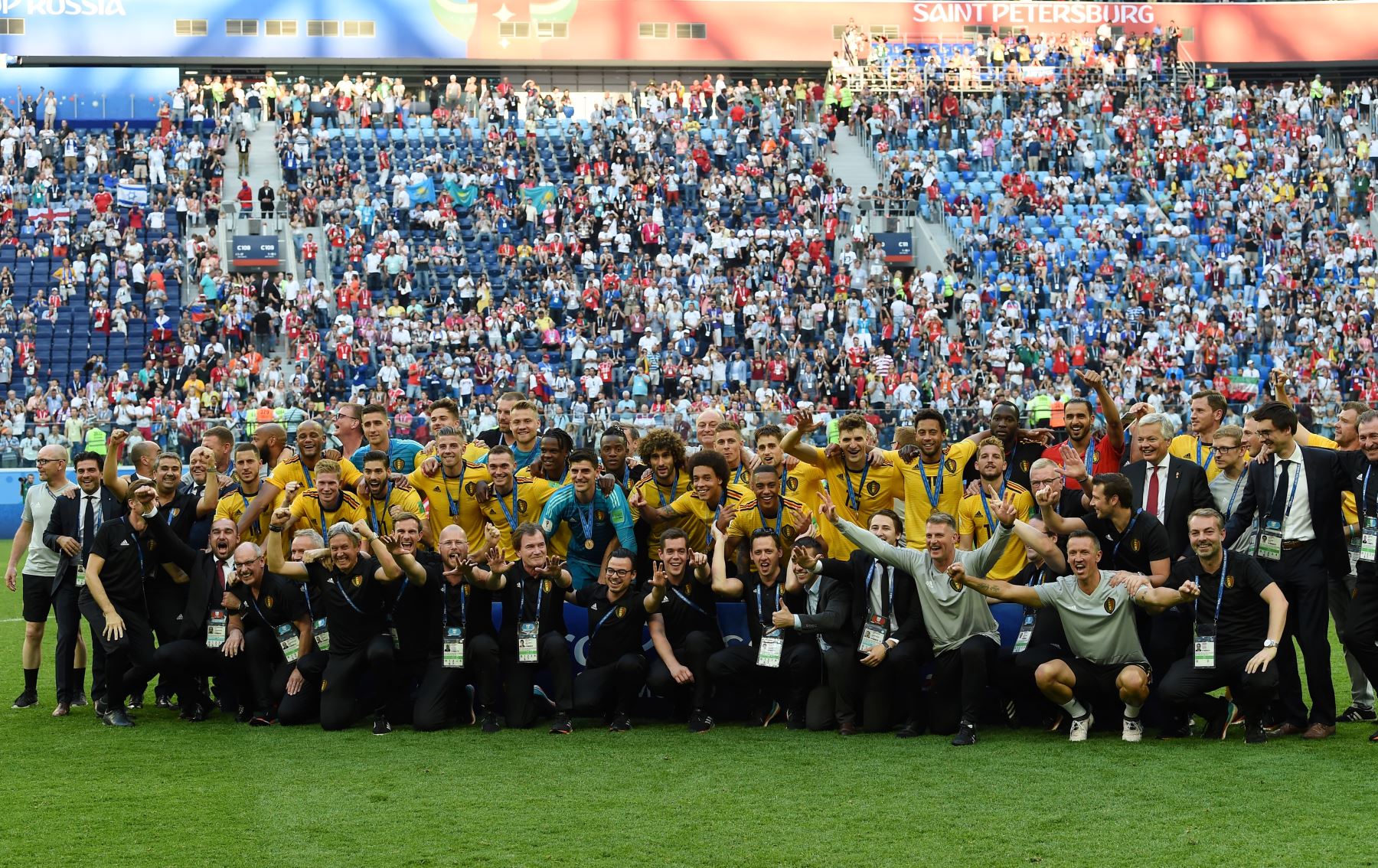 El equipo belga posa después de ganar su partido de la Copa Mundial 2018 Rusia por el partido de fútbol tercer lugar entre Bélgica e Inglaterra en el Estadio de San Petersburgo en San Petersburgo el 14 de julio de 2018. / AFP