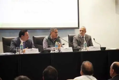 El ministro de Agricultura y Riego, Gustavo Mostajo, sostuvo una reunión de trabajo con más de 80 representantes las juntas de usuarios del país, con el fin de presentarles los nuevos lineamientos del sector, así como compartir la propuesta de Ley para fortalecer estas organizaciones, elaborada por la Autoridad Nacional del Agua (ANA).