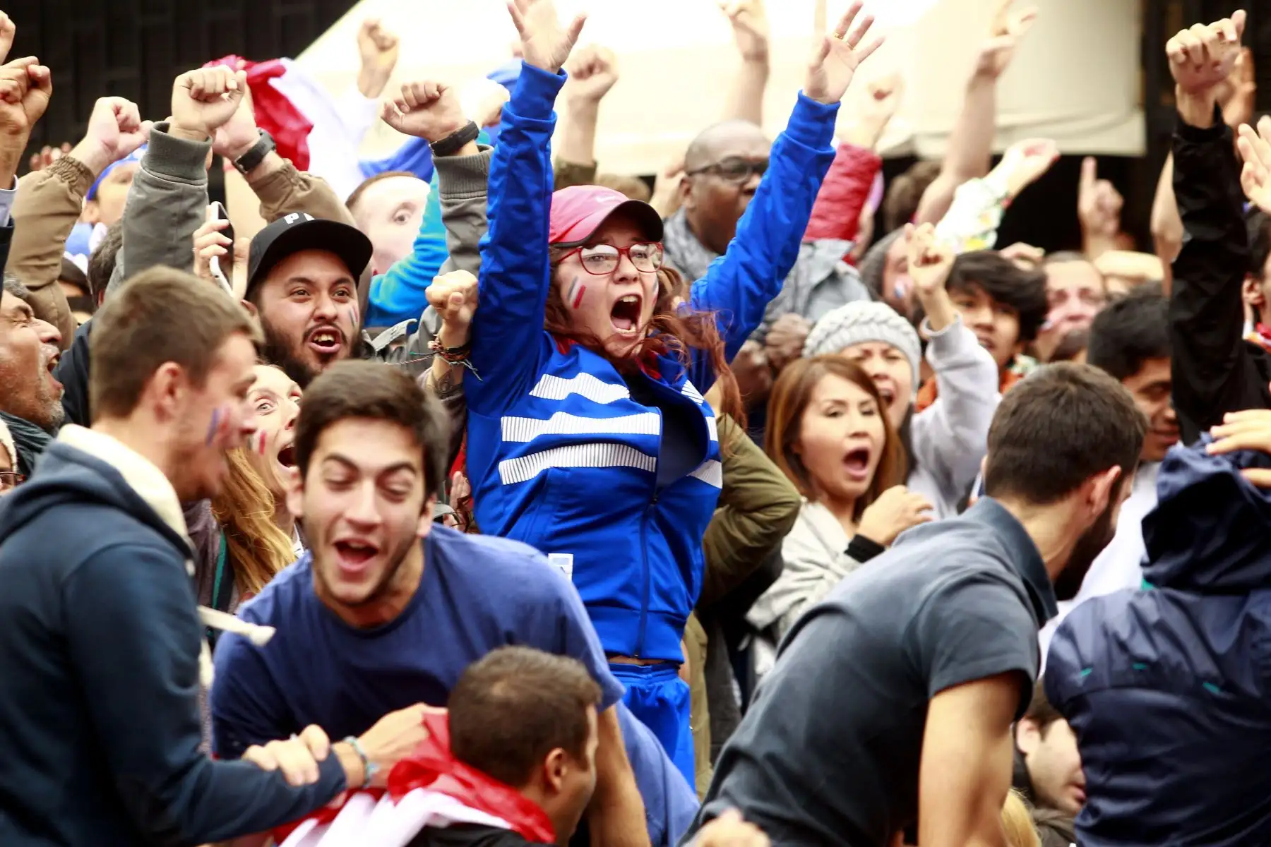 Ciudadanos franceses que viven en el Perú observan la final del fútbol mundial entre Francia y Croacia en la Alianza Francesa de Lima. Foto - ANDINA/Eddy Ramos.