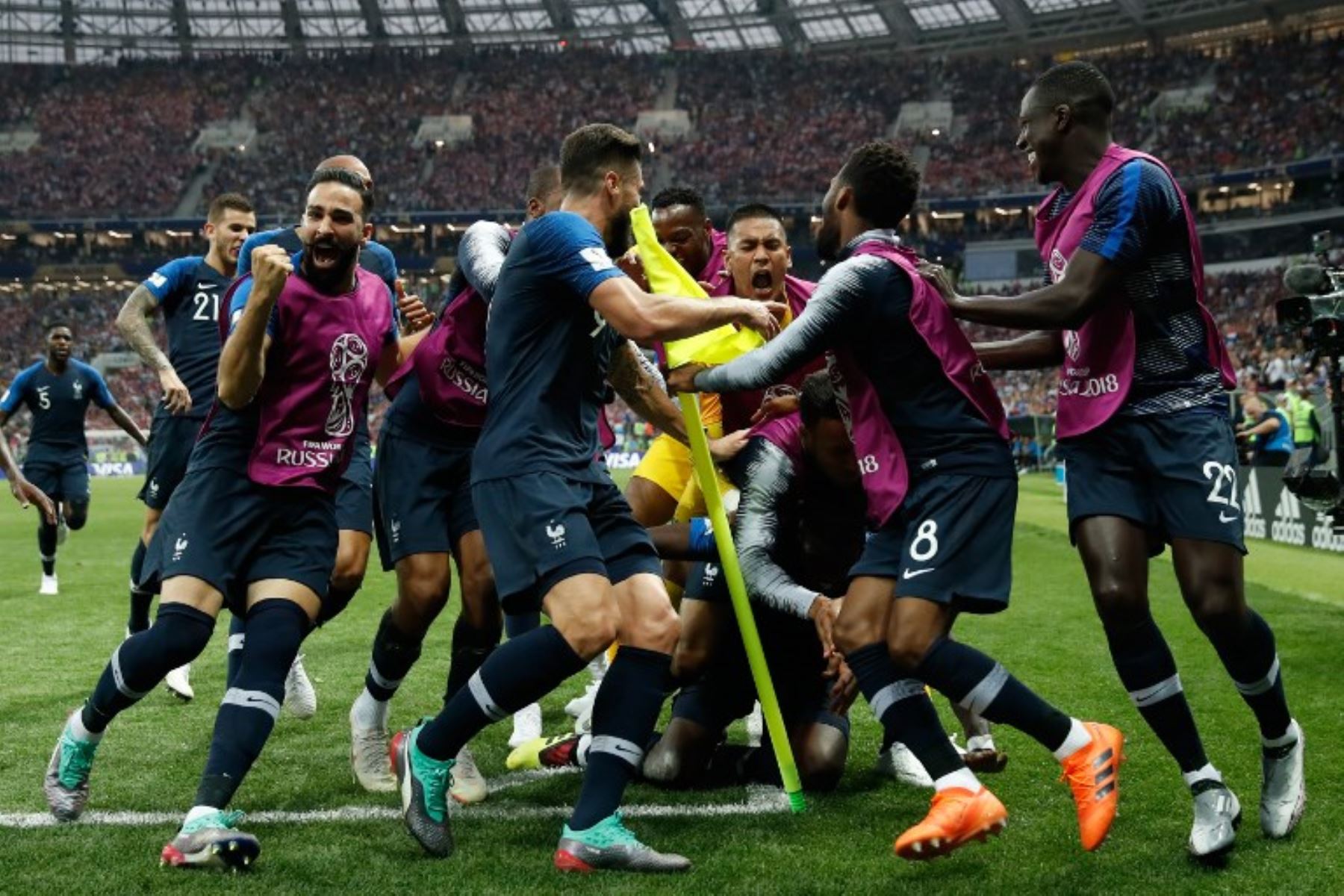 Francia se proclama campeón del mundo tras vencer 4-2 a Croacia