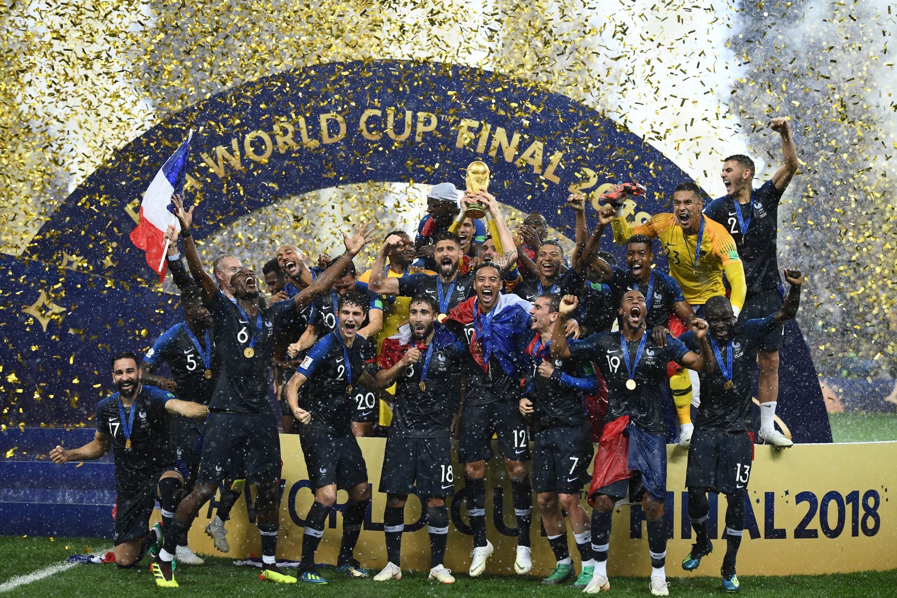 Francia celebran su trofeo de la Copa del Mundo durante la ceremonia, del partido de fútbol final de la Copa Mundial Rusia 2018.Foto:AFP