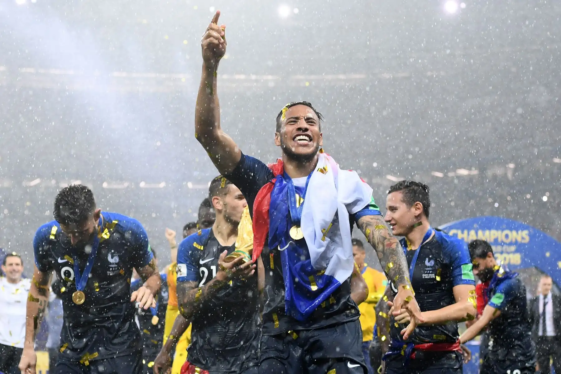 El mediocampista francés Corentin Tolisso celebra después del partido de fútbol final de la Copa Mundial Rusia 2018.Foto:AFP