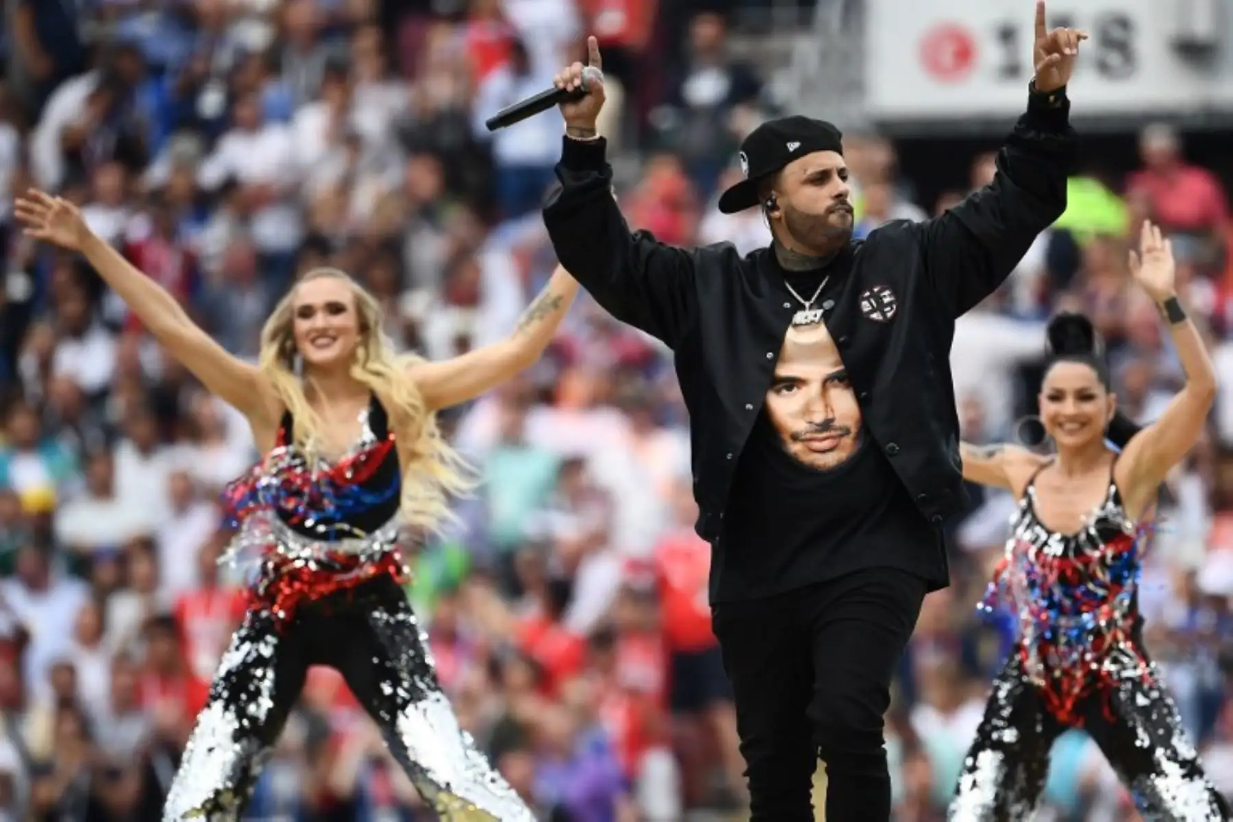El cantante estadounidense Nicky Jam se presenta durante la ceremonia de clausura de la Copa Mundial Rusia 2018 antes del partido de fútbol final entre Francia y Croacia en el Estadio Luzhniki en Moscú.Foto:AFP