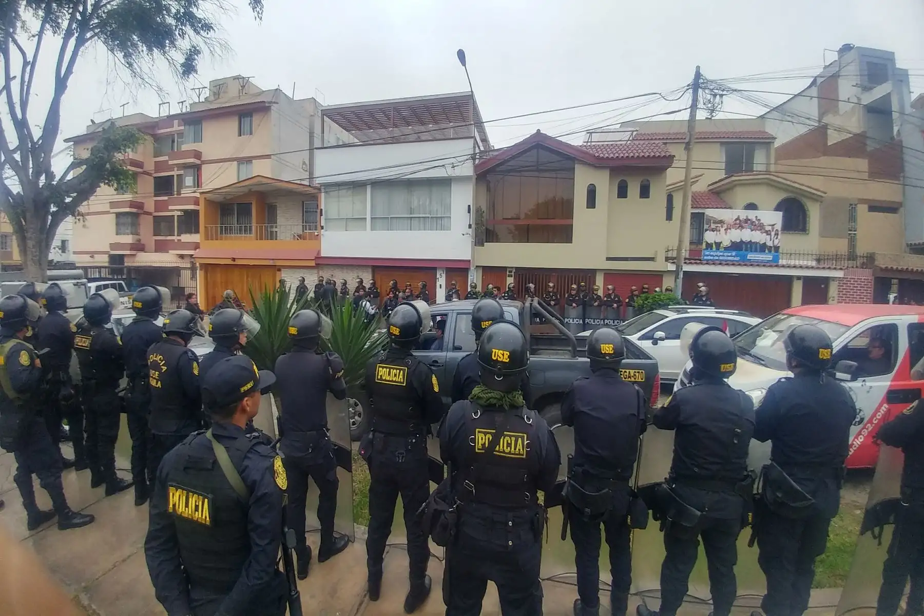 El Ministerio Público en coordinación con la  Policía Nacional, allanan la casa del Presidente de la Corte Superior de Justicia del Callao Walter Rios, en San Miguel por orden del fiscal adjunto supremo de control interno Jaime Velarde. Foto: ANDINA/Dante Zegarra