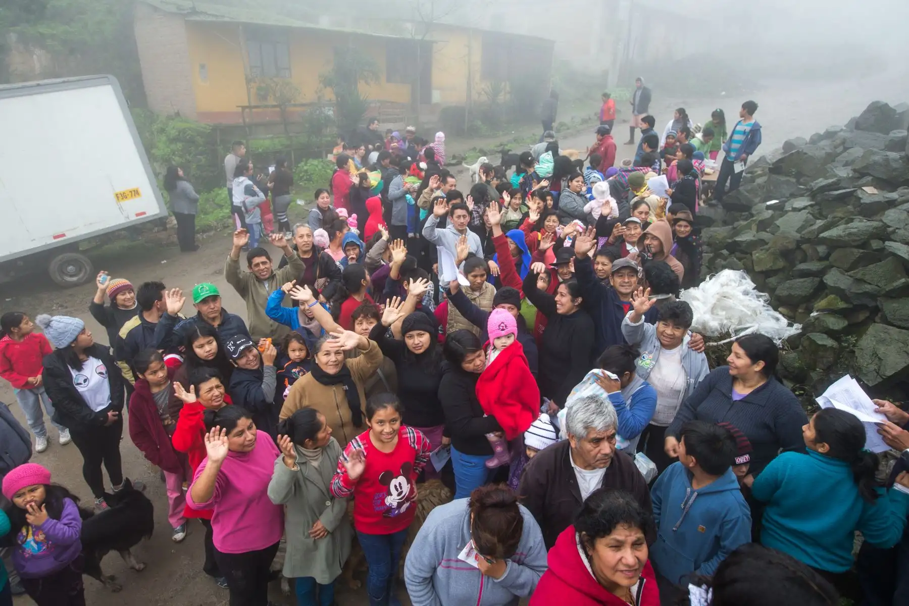 Masiva asistencia de los vecinos, en la primera Intervención Multisectorial, en las zonas altas de Villa Maria del Triunfo.Foto:ANDINA/ Midis