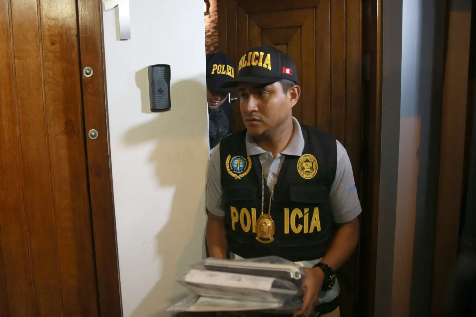 El Ministerio Público en coordinación con la  Policía Nacional, allanan la casa del Presidente de la Corte Superior de Justicia del Callao Walter Rios, en San Miguel por orden del fiscal adjunto supremo de control interno Jaime Velarde. Foto: ANDINA/Vidal Tarqui