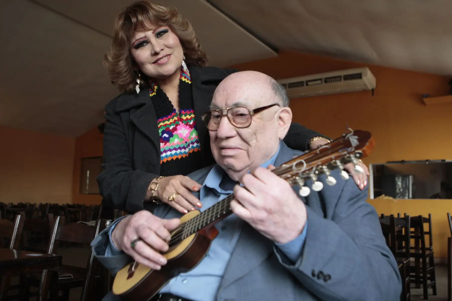 Jaime Guardia junto a Amanda Portales. Archivo