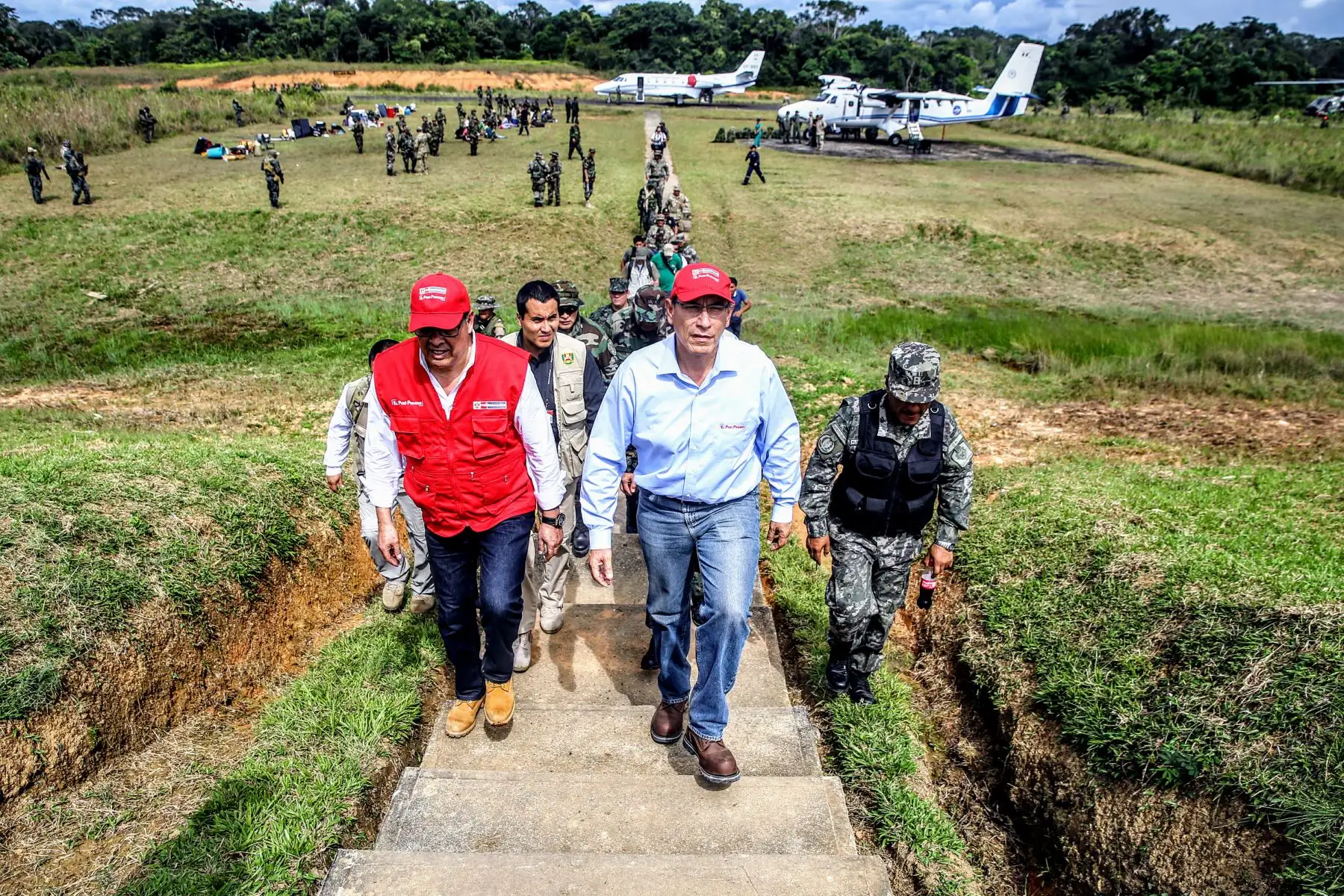 Presidente Martin Vizcarra, supervisa megaoperativo “Armagedón” en Güeppí (Loreto).