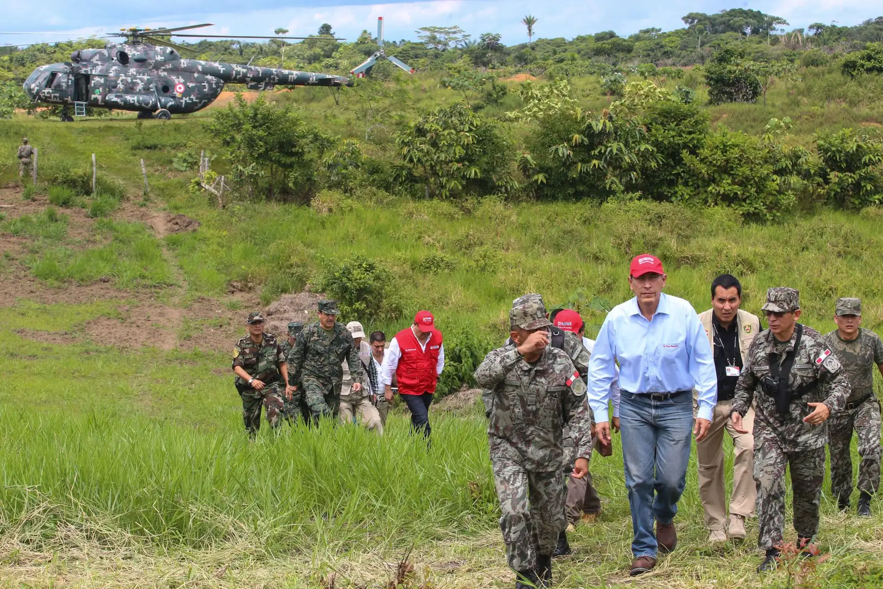 Presidente Martin Vizcarra, supervisa megaoperativo “Armagedón” en Güeppí (Loreto).