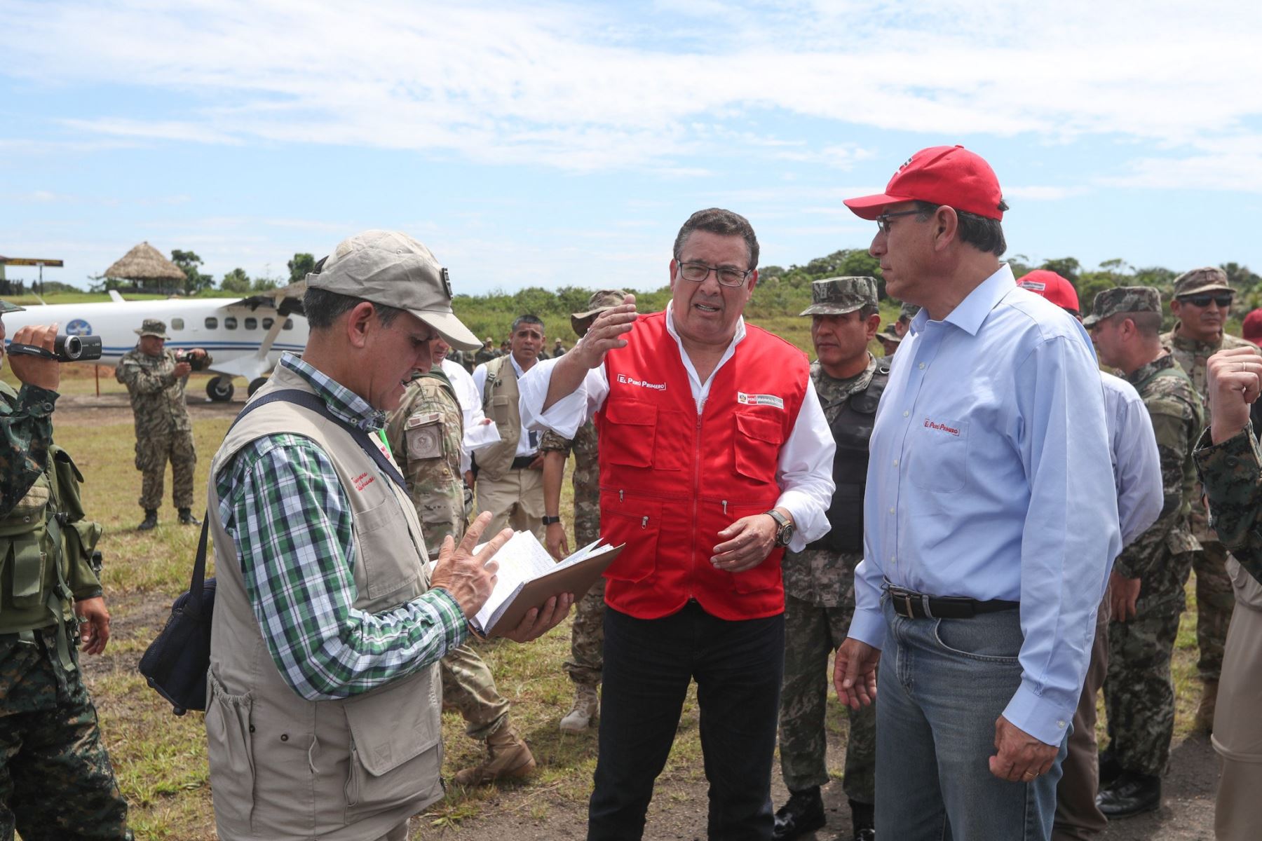 Ministro de Defensa, Jose Huerta, supervisa operación Armagedón contra el narcotráfico en frontera norte.