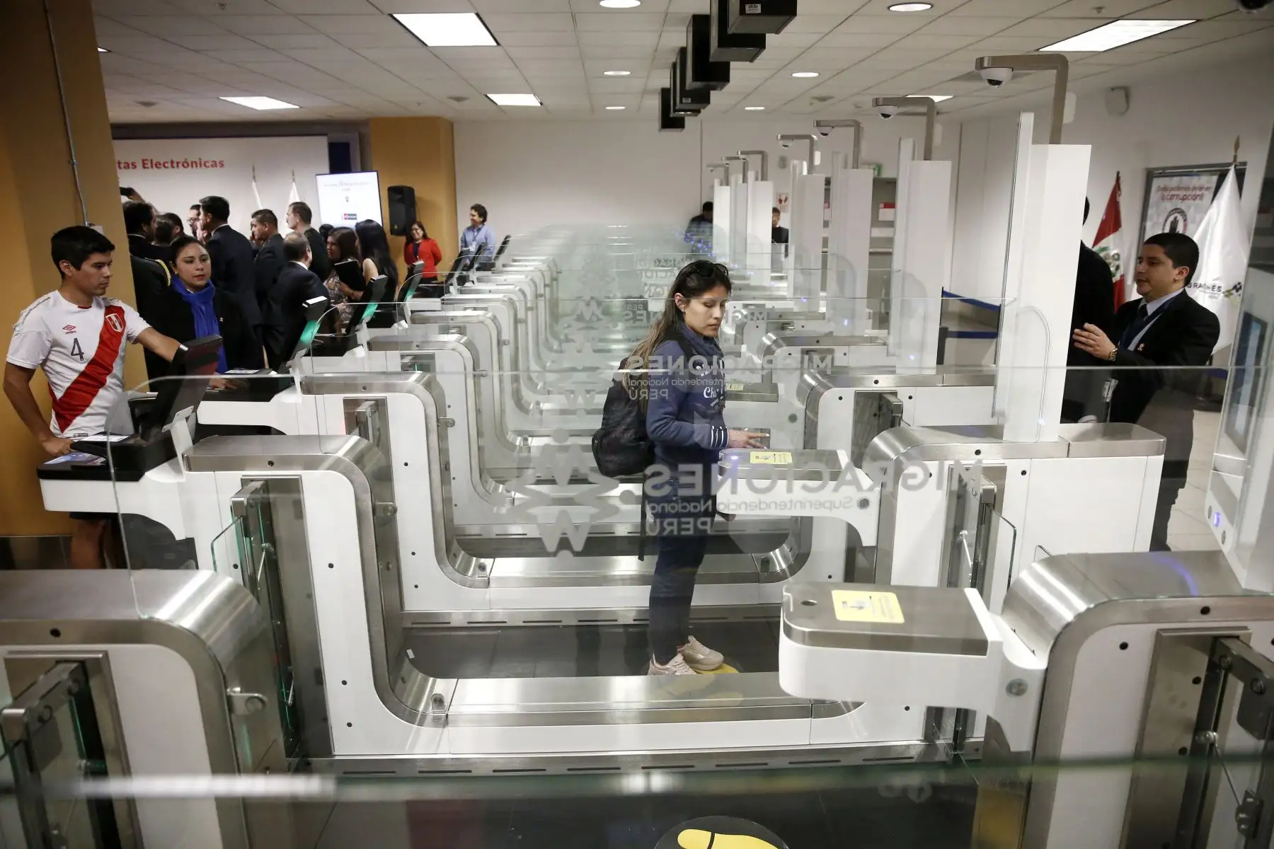 Activan 18 puertas electrónicas de control migratorio en el Aeropuerto Internacional Jorge Chavez.  Foto: ANDINA/Melina Mejía
