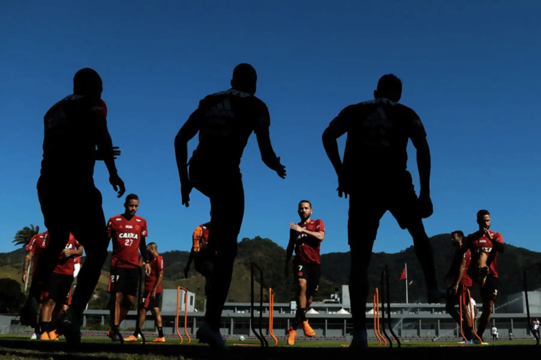 El delantero peruano Paolo Guerrero puede jugar para su club brasileño Flamengo, indicó el Tribunal Federal de Suiza al considerar que "el efecto suspensivo" del recurso interpuesto por el jugador contra su suspensión por un caso de dopaje aún es "válido".Foto: Flamengo