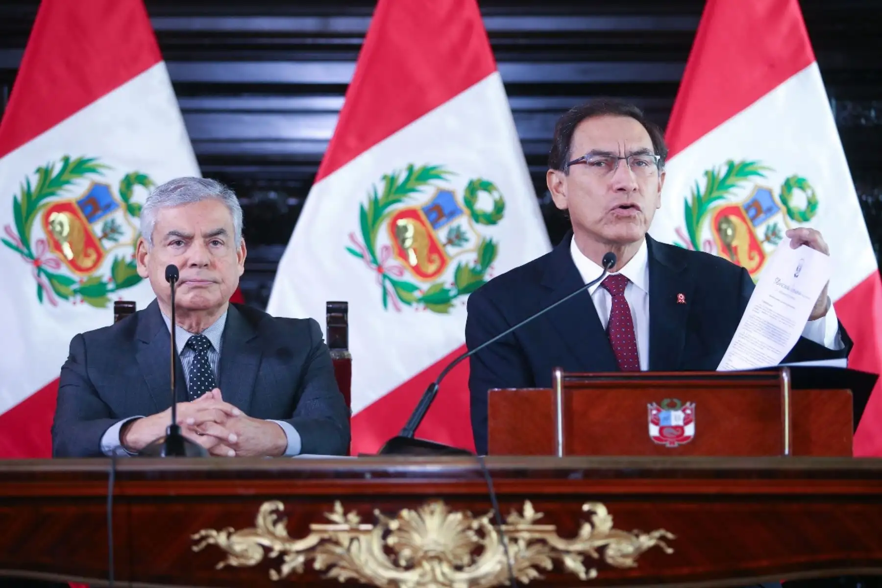 El presidente Martín Vizcarra convocó al Congreso a una legislatura extraordinaria para este viernes 20 de julio a las 16.00 horas, a fin de que el Pleno debata y adopte un acuerdo sobre la remoción de todos los miembros del Consejo Nacional de la Magistratura (CNM), en aplicación del artículo 157 de la Constitución. Foto: ANDINA/Prensa Presidencia