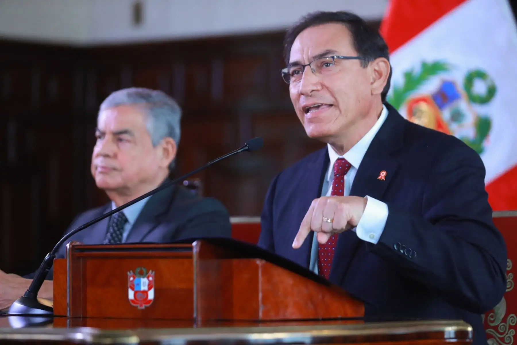 El presidente Martín Vizcarra convocó al Congreso a una legislatura extraordinaria para este viernes 20 de julio a las 16.00 horas, a fin de que el Pleno debata y adopte un acuerdo sobre la remoción de todos los miembros del Consejo Nacional de la Magistratura (CNM), en aplicación del artículo 157 de la Constitución. Foto: ANDINA/Prensa Presidencia